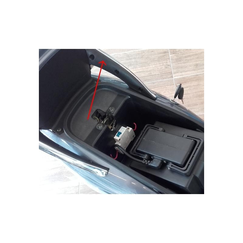 COPPIA PLASTICHE NERE INTERNE POGGIAMANI POSTERIORI - bici elettrica scooter sky II tipo z-tech