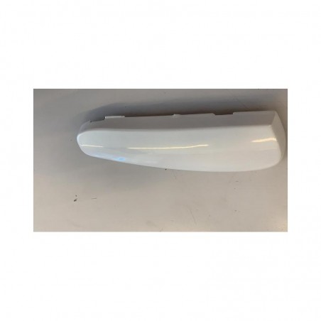 pezzettino di plastica colorato vicino a maniglie cromate posteriori scooter elettricco sky ll