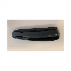 pezzettino di plastica colorato vicino a maniglie cromate posteriori scooter elettricco sky ll